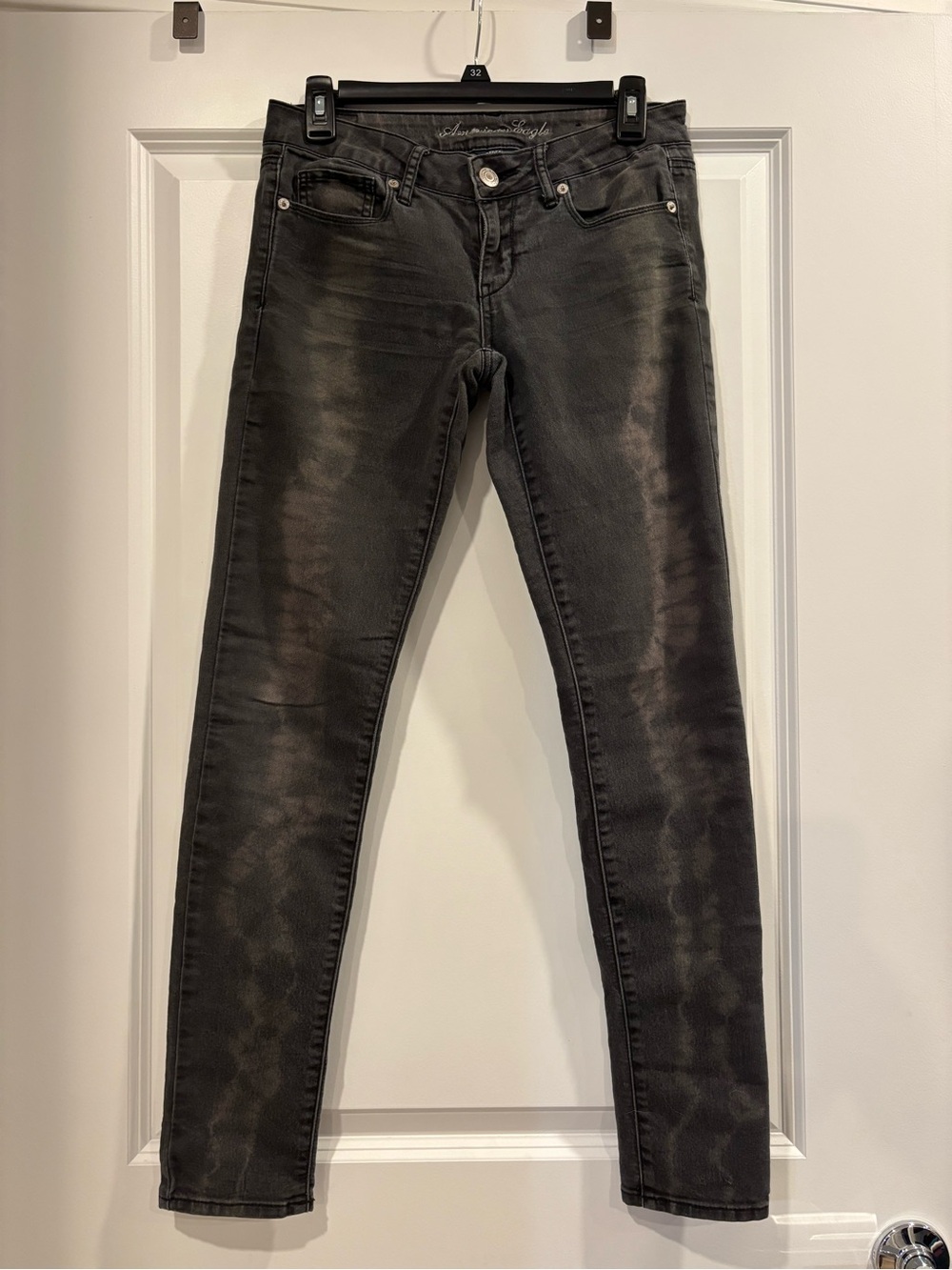 American Eagle Outfitters Women's Skinny Jeans in Washed Black